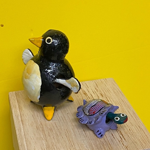 Wooden penguin and turtle figure Moving Head Shake Shaped - Picture 5 of 9